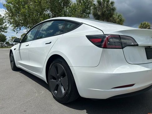Used 2021 Tesla Model 3 Standard Range Plus RWD image 9