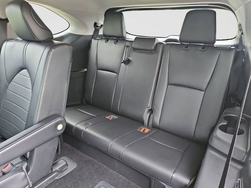 Used 2023 Toyota Highlander XLE FWD image 26