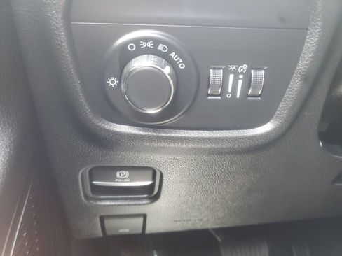 Used 2025 Jeep Grand Cherokee Altitude AWD/4WD image 30