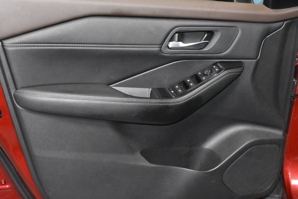 Certified 2023 Nissan Rogue SV w/ SV Premium B Package AWD/4WD image 4