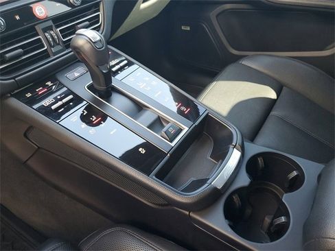 Used 2022 Porsche Macan image 32