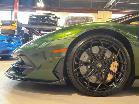 Used 2021 Lamborghini Aventador SVJ AWD/4WD image 14