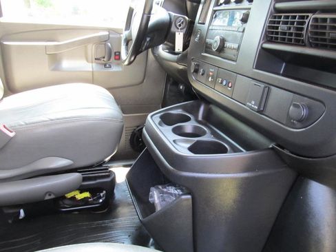 Used 2022 GMC Savana 3500 G3500 w/ Driver Convenience Package image 33