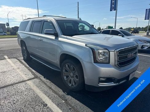 Used 2016 GMC Yukon XL SLT w/ Open Road Package AWD/4WD image 3