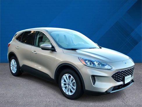 Used 2020 Ford Escape SE image 2