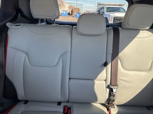 Used 2015 Jeep Renegade Limited image 29