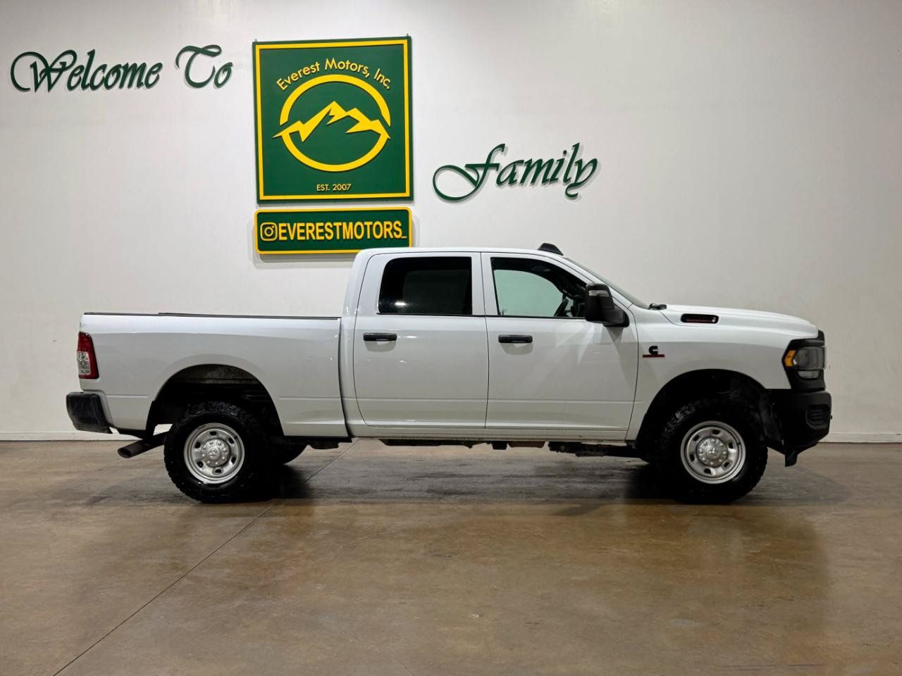 Used 2024 RAM 2500 Tradesman AWD/4WD image 2