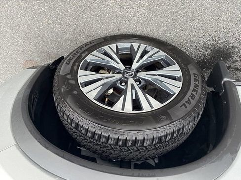 Used 2022 Nissan Rogue SV w/ SV Premium Package image 19