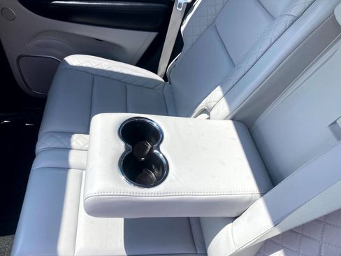 Used 2019 Jeep Grand Cherokee Summit AWD/4WD image 12