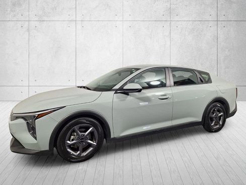 Used 2025 Kia K4 FWD image 1