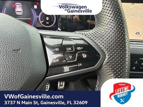 Used 2022 Volkswagen Golf R image 24