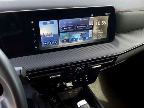 Used 2025 Nissan Kicks SR w/ Interior Electronics Package image 16