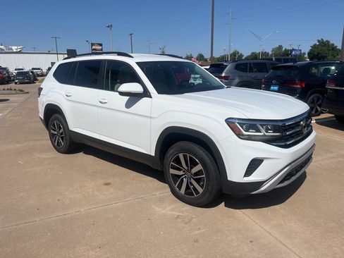 Used 2023 Volkswagen Atlas SE image 3