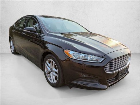 Used 2016 Ford Fusion SE FWD image 3
