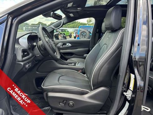 New 2026 Chrysler Pacifica Limited w/ S Appearance Package image 3