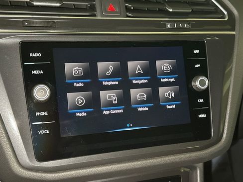 Used 2023 Volkswagen Tiguan SEL R-Line image 31