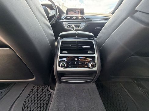 Used 2022 BMW 750i xDrive w/ M Sport Package AWD/4WD image 29