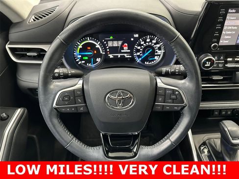 Used 2021 Toyota Highlander XLE image 27