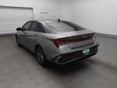Used 2024 Hyundai Elantra SEL FWD image 5