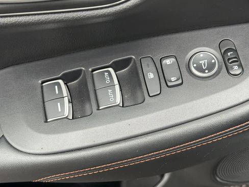 Certified 2025 Honda HR-V Sport image 15