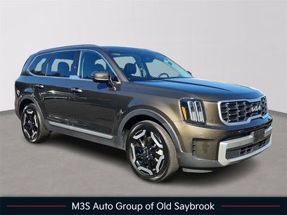 Used 2023 Kia Telluride S w/ S Sunroof Package