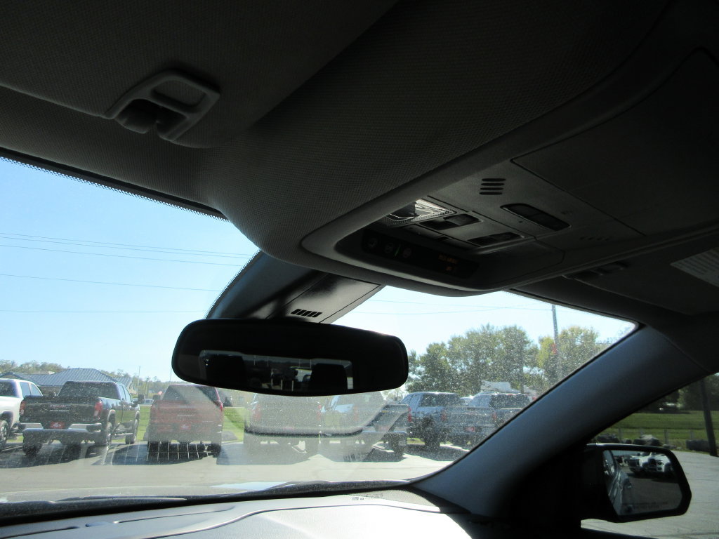 Used 2022 GMC Acadia SLE w/ Driver Convenience Package FWD image 31