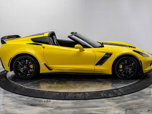 Used 2015 Chevrolet Corvette Z06 w/ 3LZ Preferred Equipment Group RWD image 28