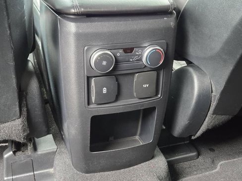 Used 2020 Ford Explorer XLT AWD/4WD image 19