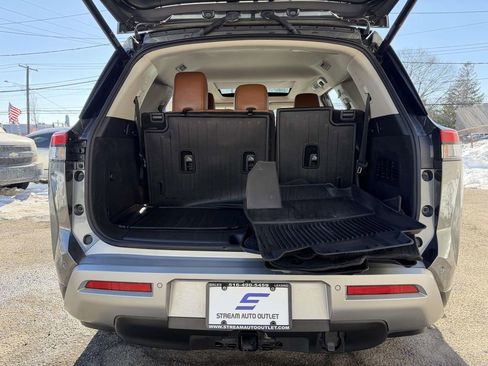 Used 2024 Nissan Pathfinder Platinum image 20