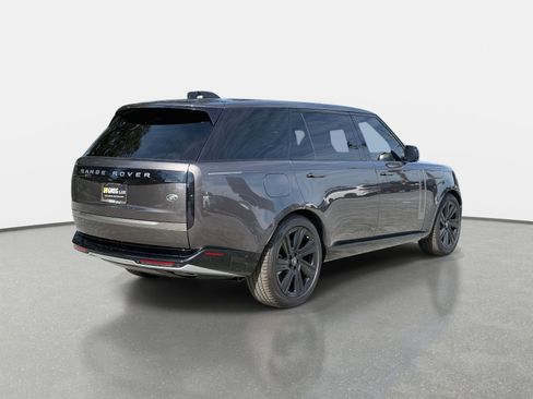 Used 2022 Land Rover Range Rover Long Wheelbase SE image 3