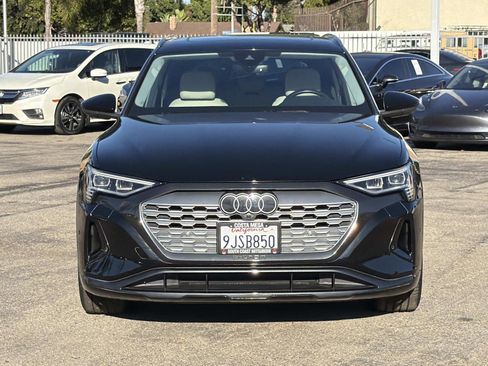 Used 2024 Audi Q8 e-tron Premium Plus image 2