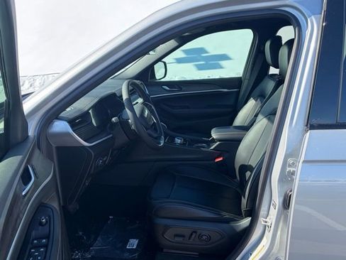 New 2026 Jeep Grand Cherokee Limited image 16