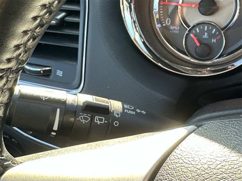 Used 2015 Chrysler Town & Country Touring-L w/ Driver Convenience Group image 25