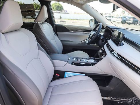 Certified 2026 INFINITI QX60 Luxe w/ Cargo Package FWD image 17
