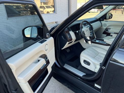 Used 2014 Land Rover Range Rover HSE image 15