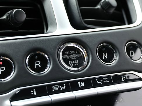 Used 2018 Aston Martin DB11 Coupe image 35