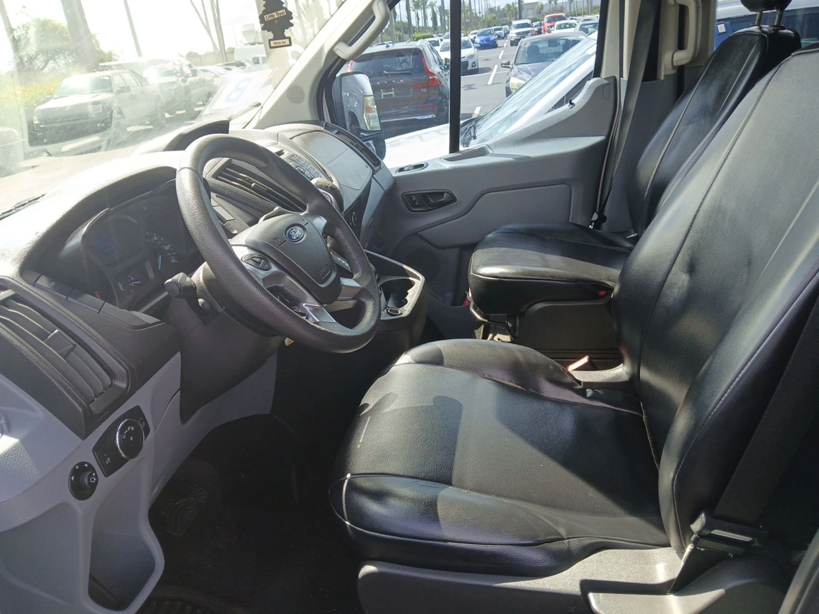 Used 2019 Ford Transit 350 XLT RWD image 3