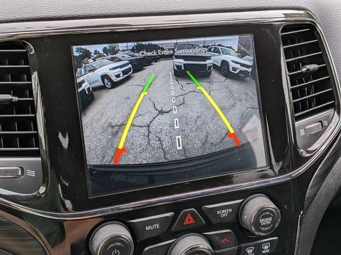 Used 2022 Jeep Grand Cherokee Laredo X AWD/4WD image 20