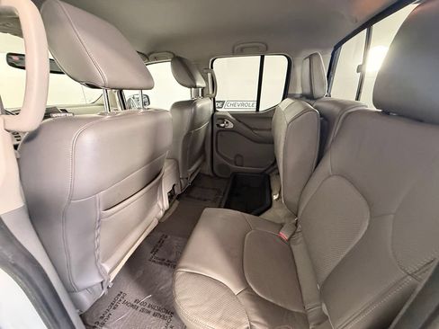 Used 2015 Nissan Frontier SL AWD/4WD image 19