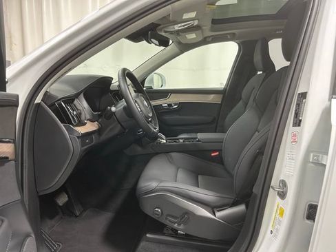 Certified 2025 Volvo XC90 B6 Plus AWD/4WD image 8