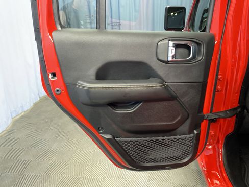 Certified 2025 Jeep Wrangler Sahara w/ Safety Group image 23