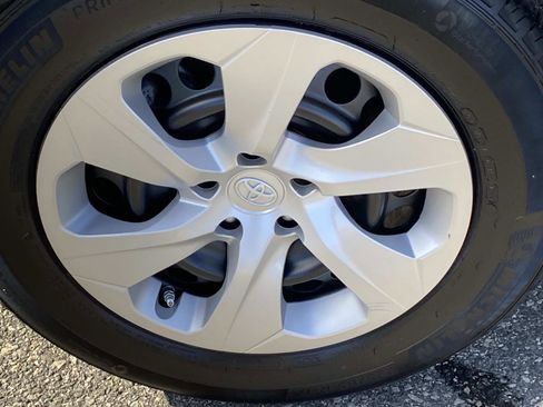 Used 2024 Toyota RAV4 LE image 23