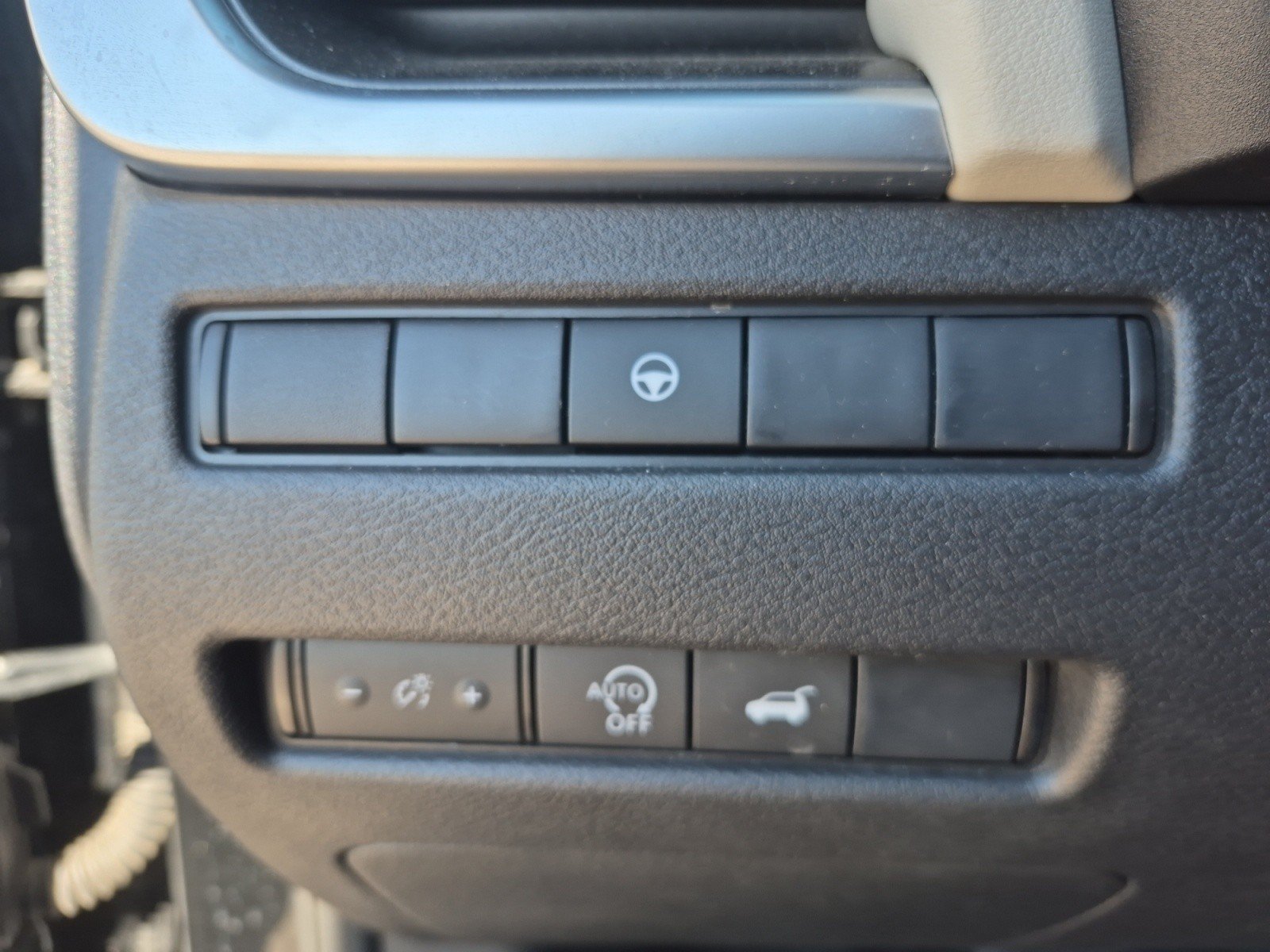Used 2025 Nissan Rogue SV AWD/4WD image 31