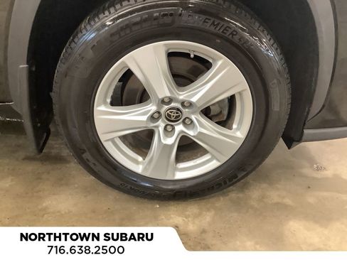 Used 2023 Toyota Highlander LE image 24