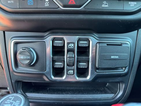 Used 2022 Jeep Wrangler Unlimited Sahara 4xe image 27