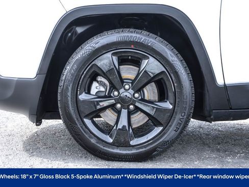 Used 2018 Jeep Cherokee Latitude w/ Altitude Package FWD image 17