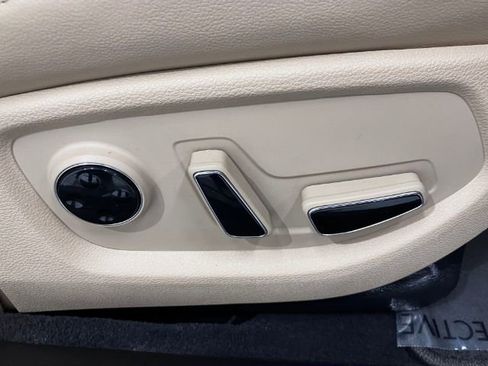 Used 2016 Hyundai Genesis 3.8 image 32