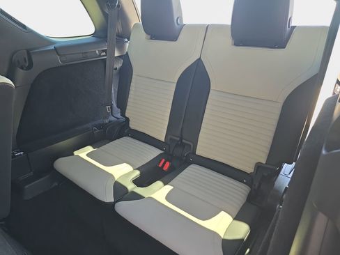 Used 2023 Land Rover Discovery HSE R-Dynamic image 13