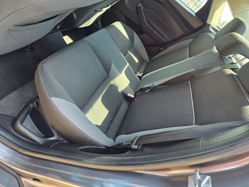 Used 2014 Ford Focus SE FWD image 6