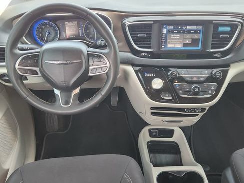 Used 2022 Chrysler Voyager LX FWD image 26